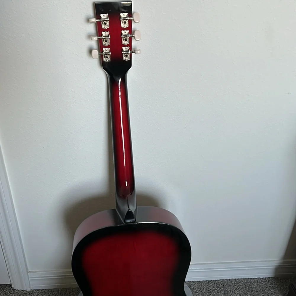 Brand new Rogue guitar
